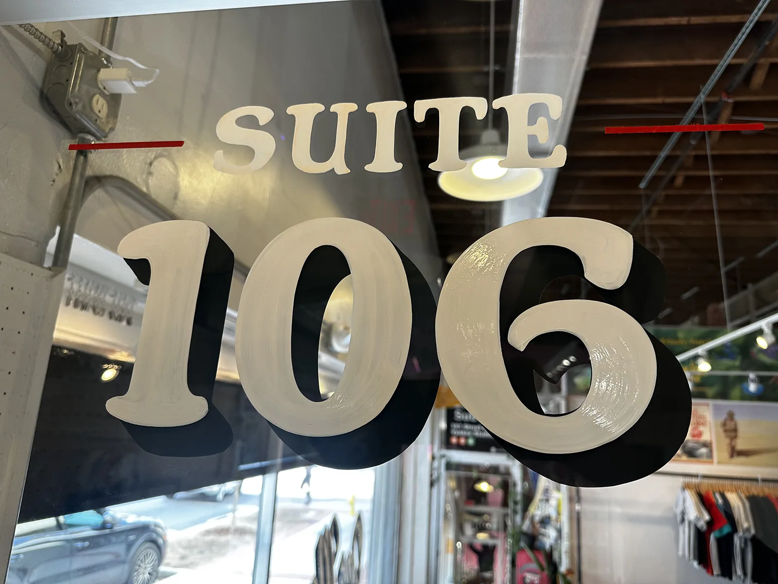 custom lettering - window signs - Tuscaloosa Signs 