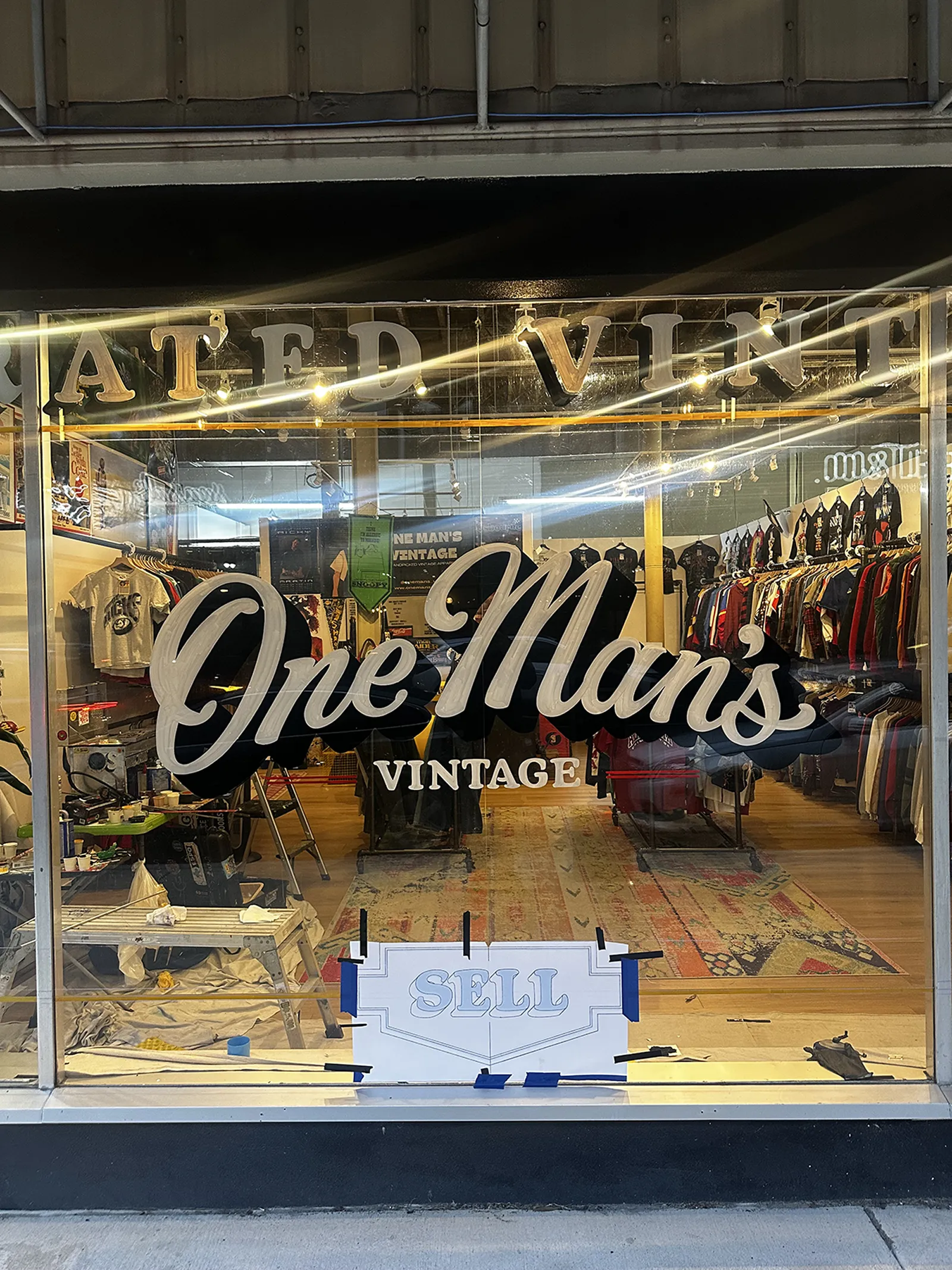 custom script lettering - window signs - hand painted signs - custom signs 