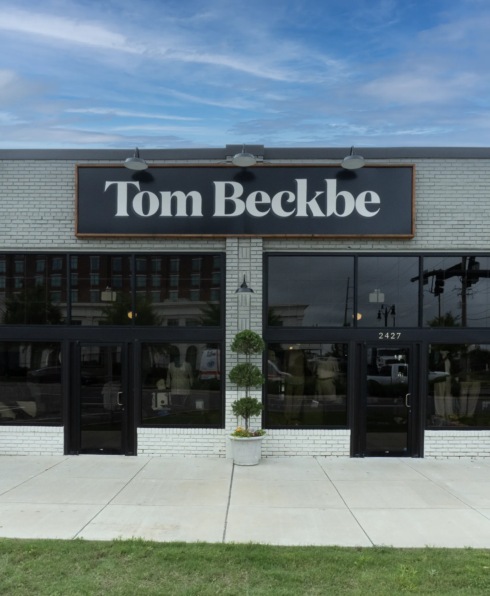 Tom Beckbe Panel Sign - Tuscaloosa Custom Signs - University Blvd. - Downtown Tuscaloosa