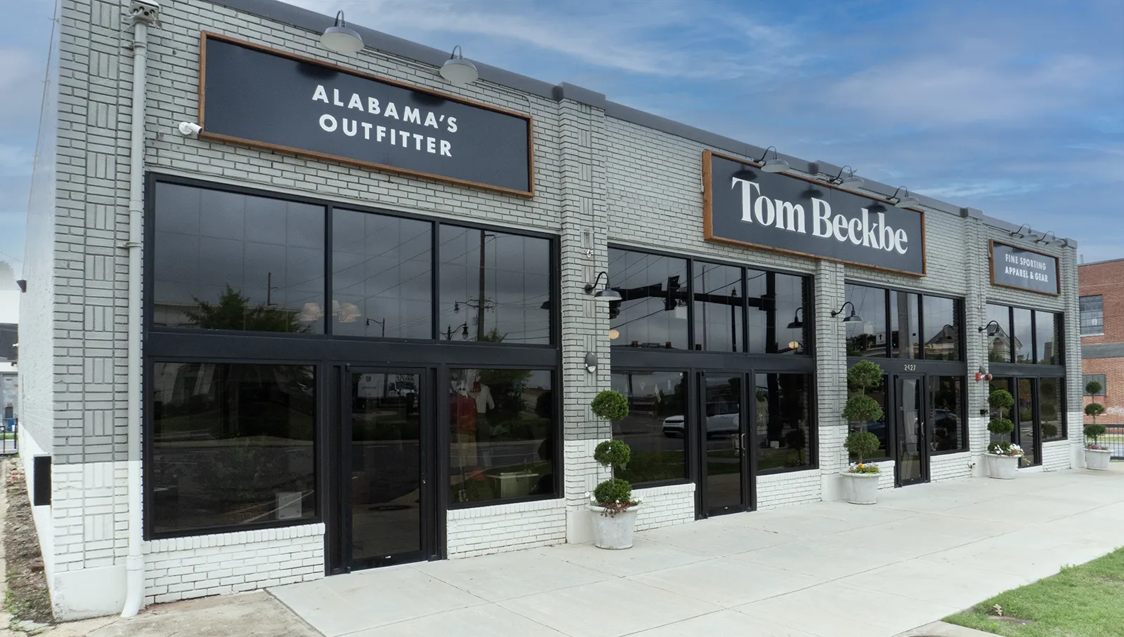 Tom Beckbe Storefront Tuscaloosa Alabama - University Blvd - custom signs Tuscaloosa 
